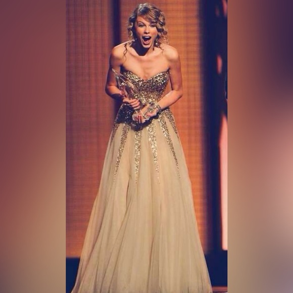 Taylor Swift Inspired Dress. Sweetheart Gold Party Prom Dress - Picture 2 of 6